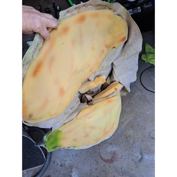 VTG 1991 Jarrasic Park Dilophosaurus Spitter Wearable Mask RARE Dinosaur Collect - Picture 6 of 10